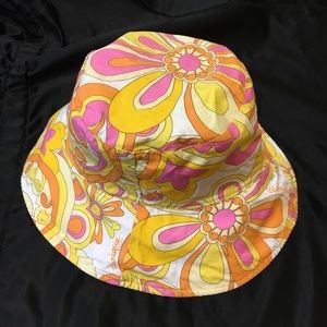 Reversible bucket hat